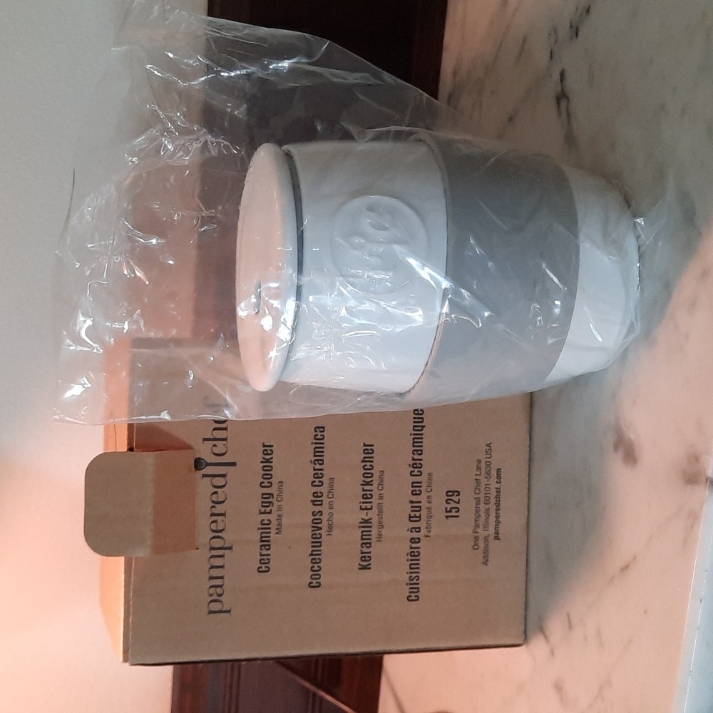 NWT.  Pampered Chef Ceramic Egg Cooker $1529